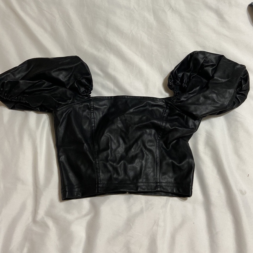 H&M black crop top with ruffled sleeves